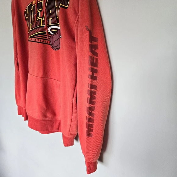 NBA Miami Heat‎ Red Orange Hooded Men's Sweater L Fleece Cangaroo Pocket - Picture 5 of 9